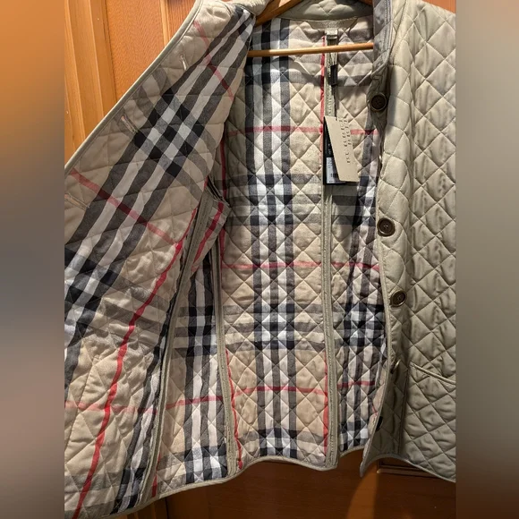 Burberry Women's Quilted Jacket - Picture 11 of 13